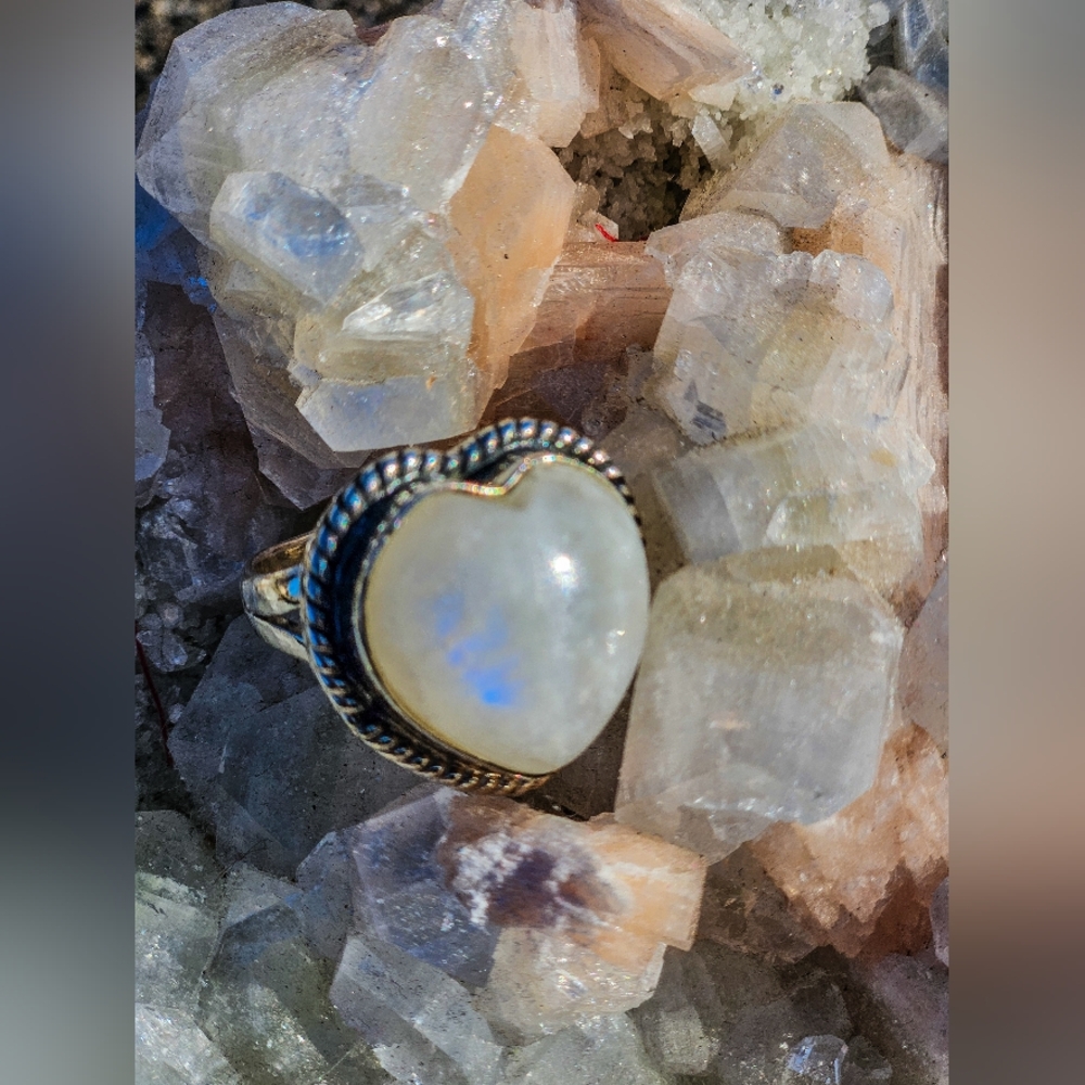 NWT Solid 925 Sterling silver Natural Heart Shape Moonstone Ring